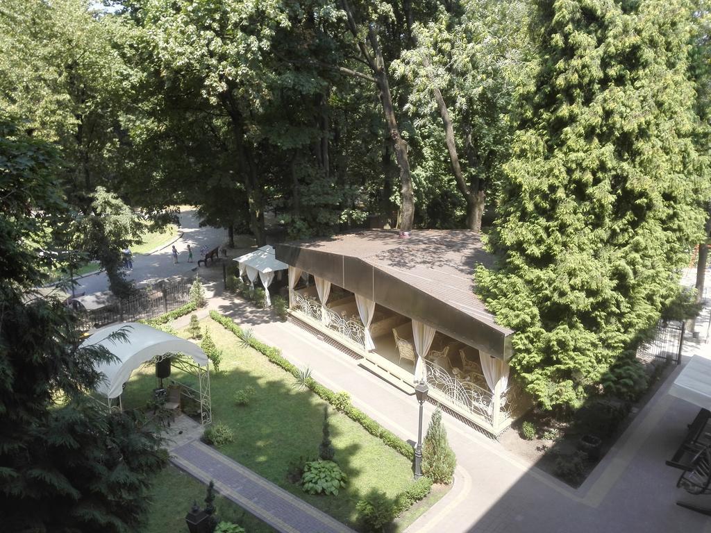 Delice Hotel Lviv Bagian luar foto