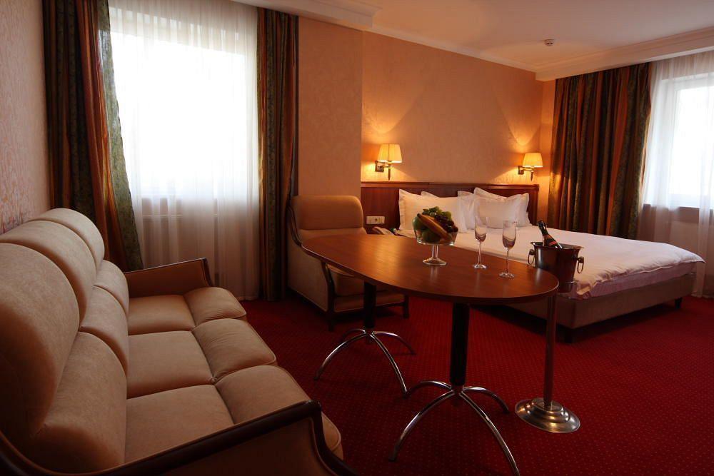 Delice Hotel Lviv Bagian luar foto