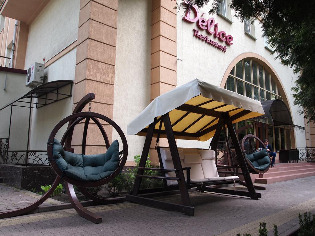 Delice Hotel Lviv Bagian luar foto