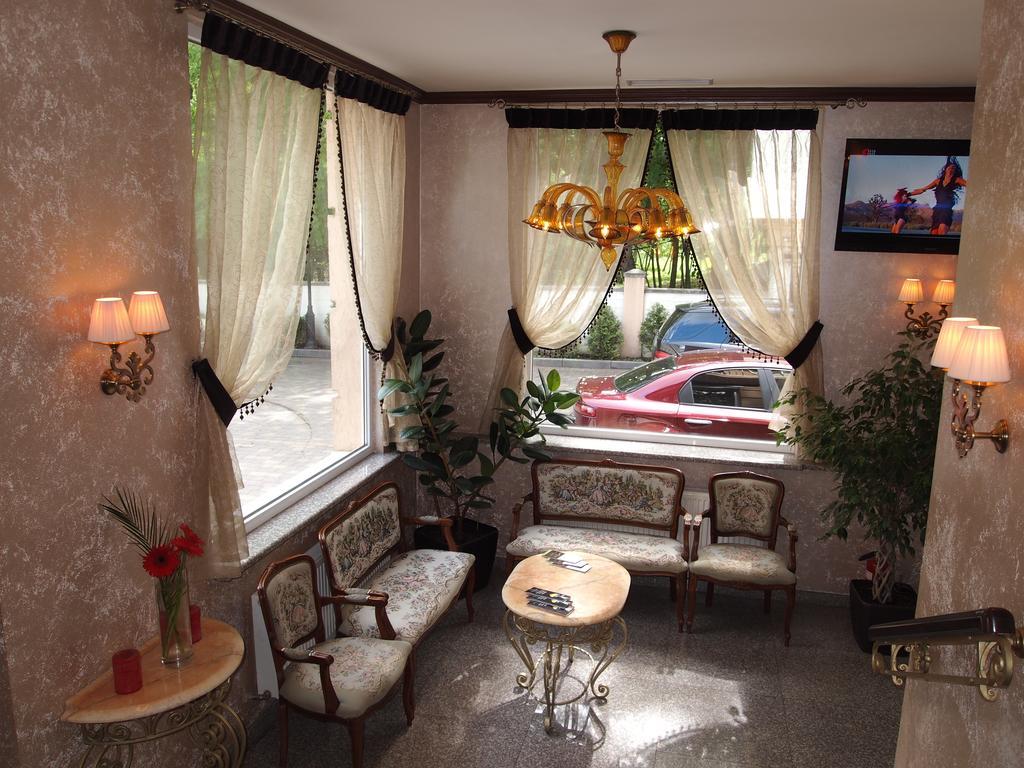 Delice Hotel Lviv Bagian luar foto