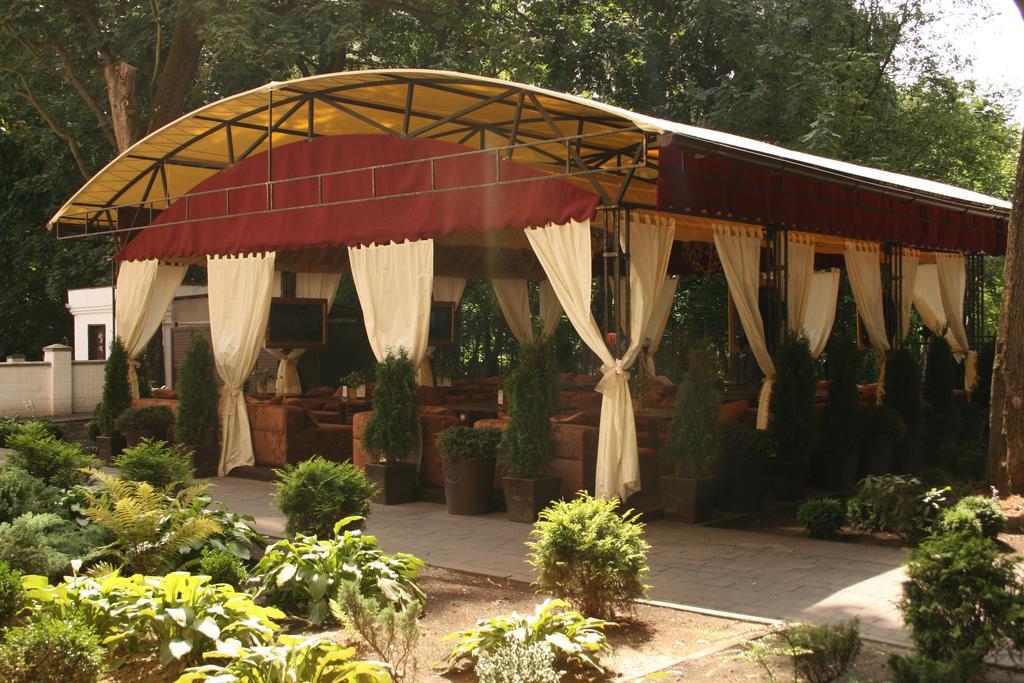 Delice Hotel Lviv Bagian luar foto