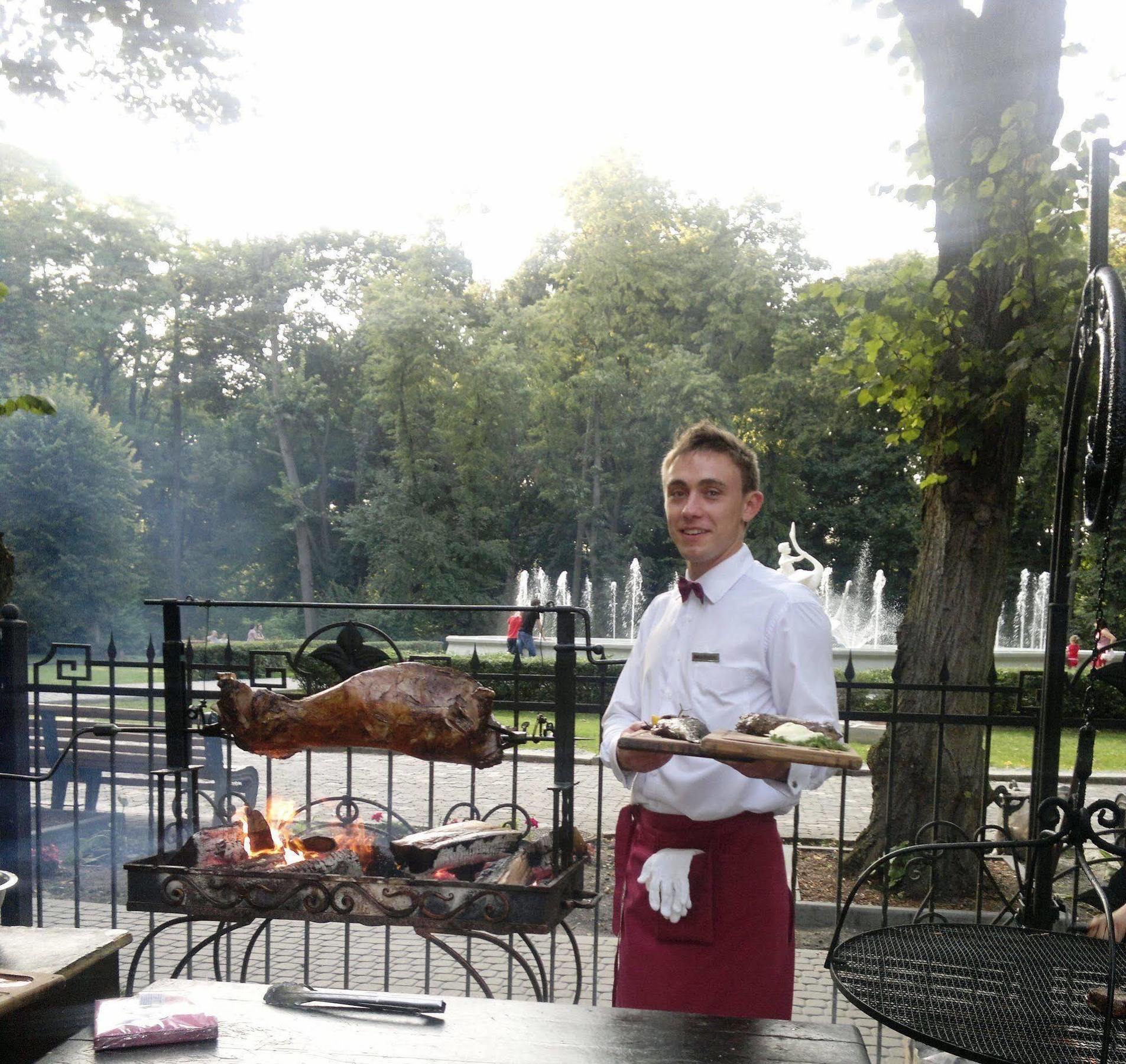 Delice Hotel Lviv Bagian luar foto