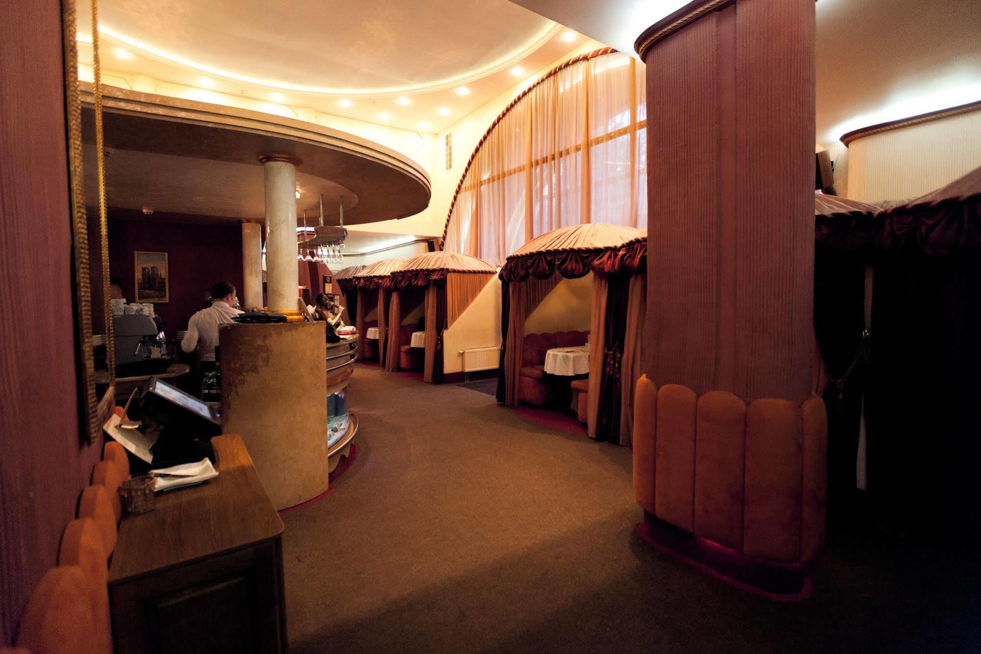 Delice Hotel Lviv Bagian luar foto