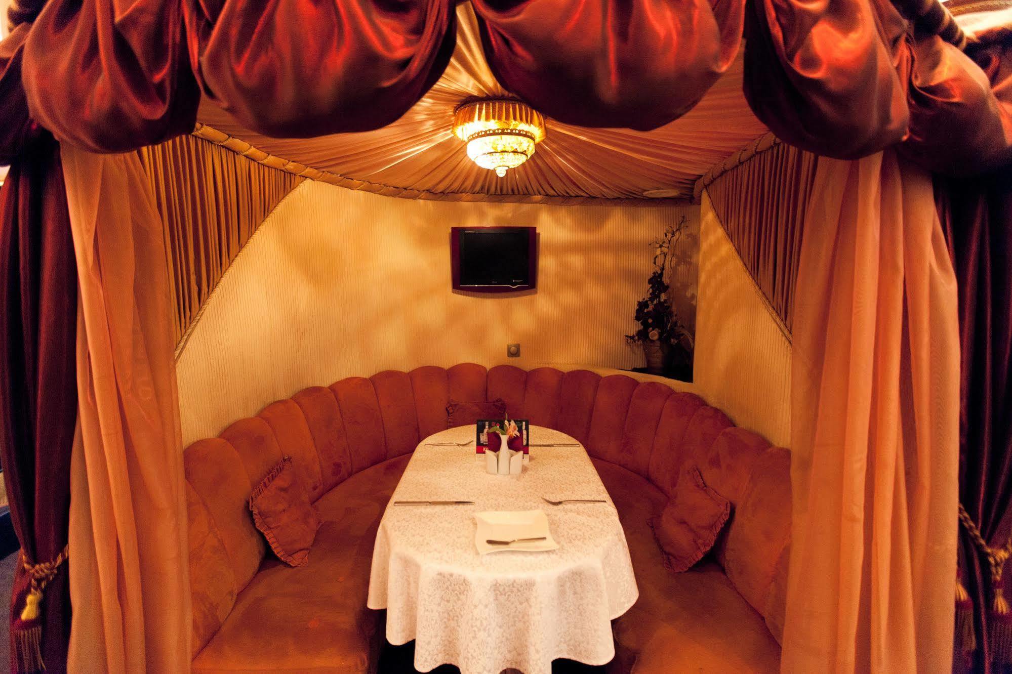 Delice Hotel Lviv Bagian luar foto