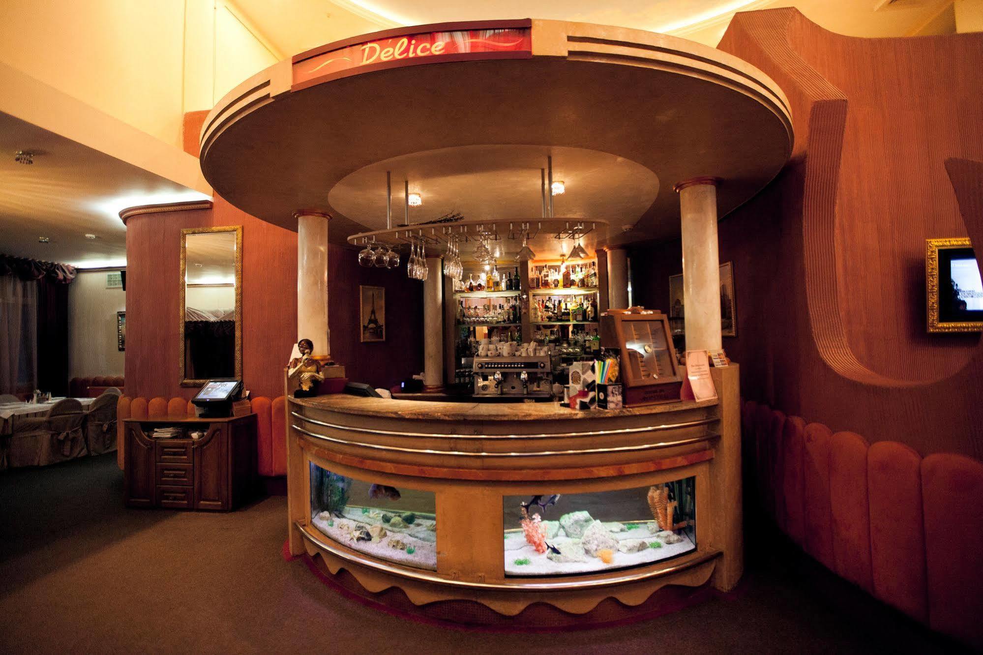 Delice Hotel Lviv Bagian luar foto