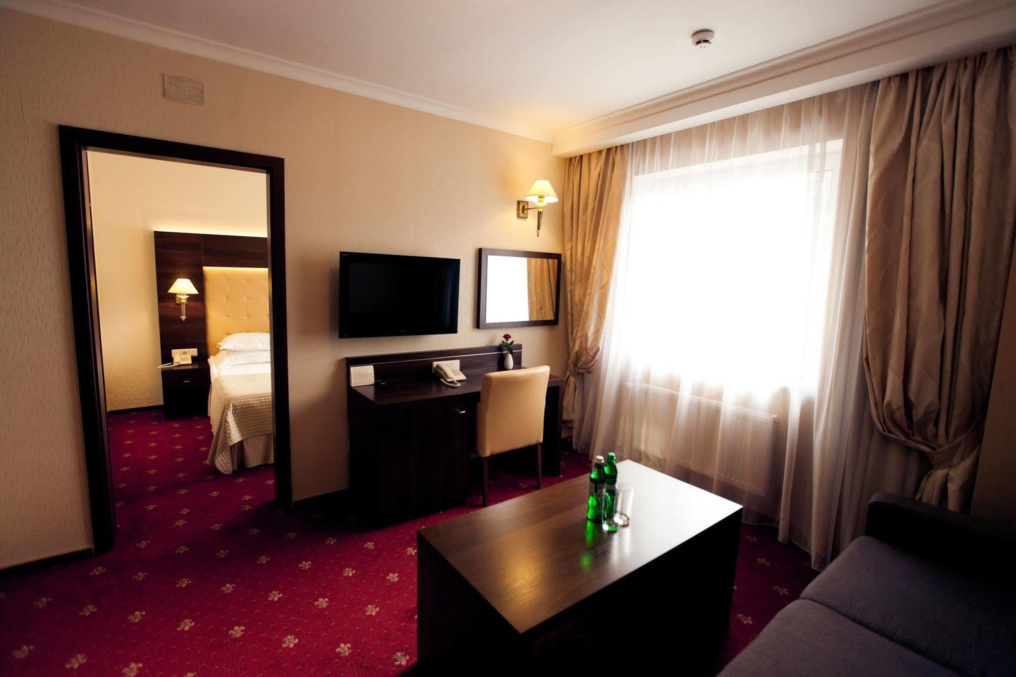 Delice Hotel Lviv Bagian luar foto