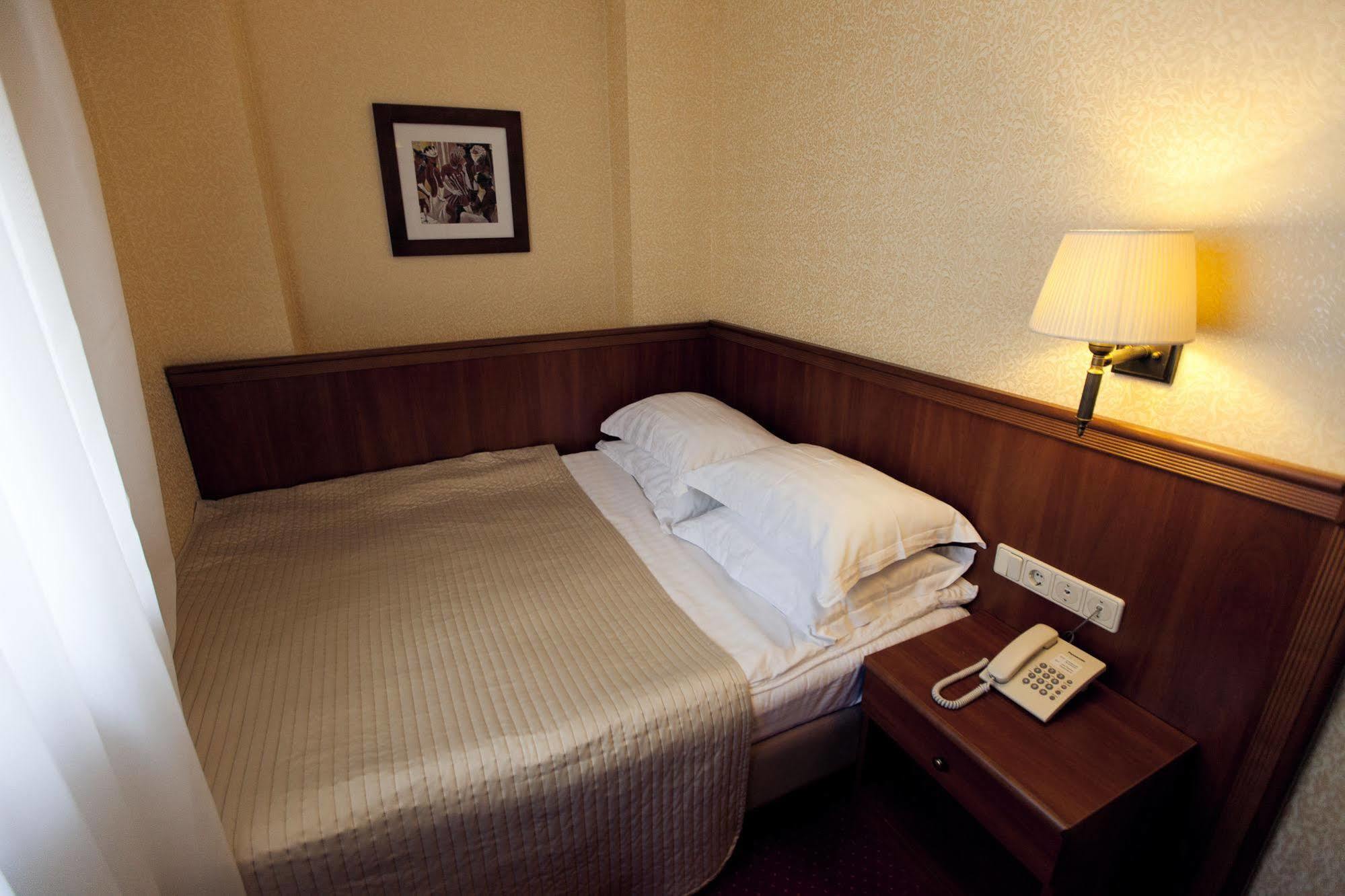 Delice Hotel Lviv Bagian luar foto
